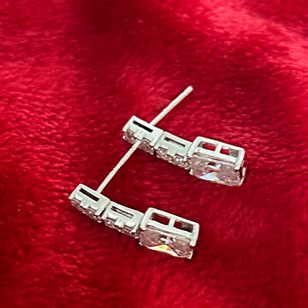 Luxury Moissanite‎ Diamond Emerald  Drop Earrings - Picture 3 of 5